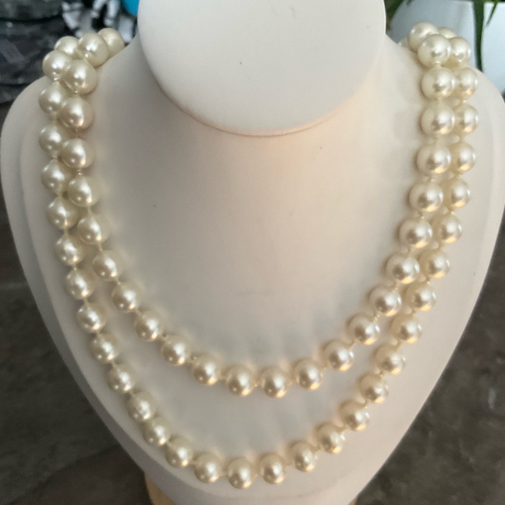 Elegant Cream Faux-Pearl Necklace